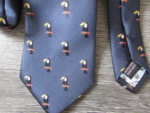 Toucan bird branch - a, micro